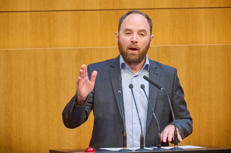 Am Rednerpult: Nationalratsabgeordneter Klaus Seltenheim (SPÖ)