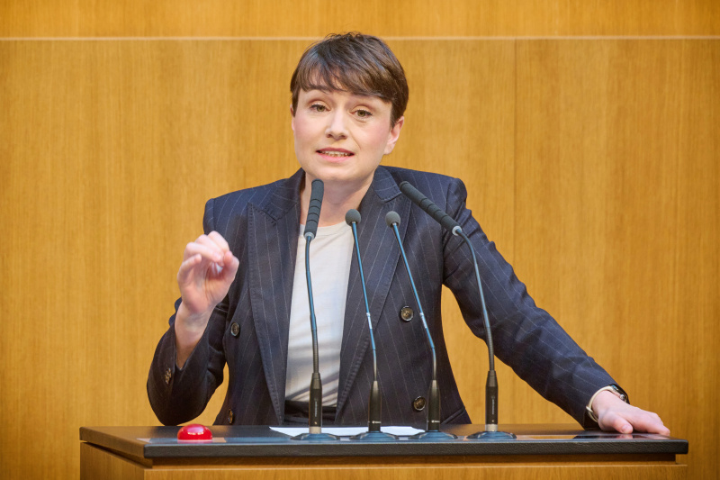 Am Rednerinnenpult: Nationalratsabgeordnete Sigrid Maurer (GRÜNE)