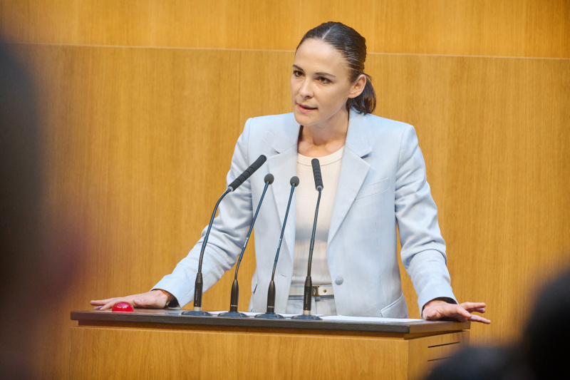 Am Rednerinnenpult: Nationalratsabgeordnete Lisa Schuch-Gubik (FPÖ)