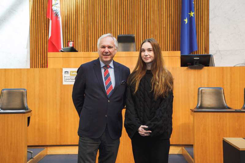 Nationalratspräsident Walter Rosenkranz (FPÖ) mit Veranstaltungsteilnehmerin