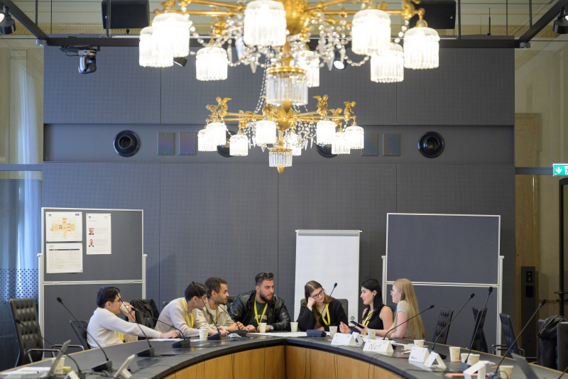 1. Vorbereitungssitzung der Lehrlinge von Klub Gelb. Veranstaltungsteilnehmerinnen und Veranstaltungsteilnehmer bei der Vorbereitungssitzung