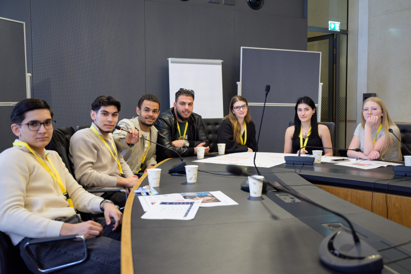 1. Vorbereitungssitzung der Lehrlinge von Klub Gelb. Veranstaltungsteilnehmerinnen und Veranstaltungsteilnehmer bei der Vorbereitungssitzung