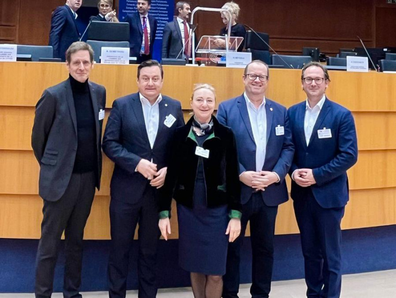 Von links: Nationalrat Kai Jan Krainer (SPÖ), Nationalrat Kurt Egger (ÖVP), Nationalrätin Barbara Kolm (FPÖ), Nationalrat Hubert Fuchs (FPÖ), Nationalrat Andreas Minnich (ÖVP)