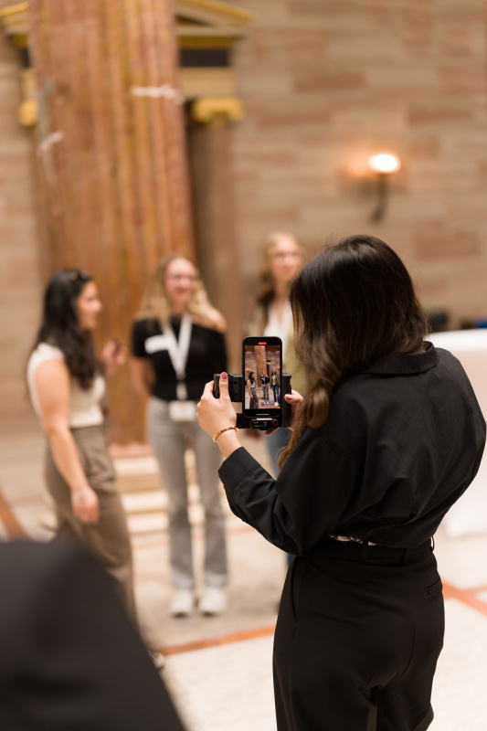 Lehrling-Social-Media-Team bei der Arbeit