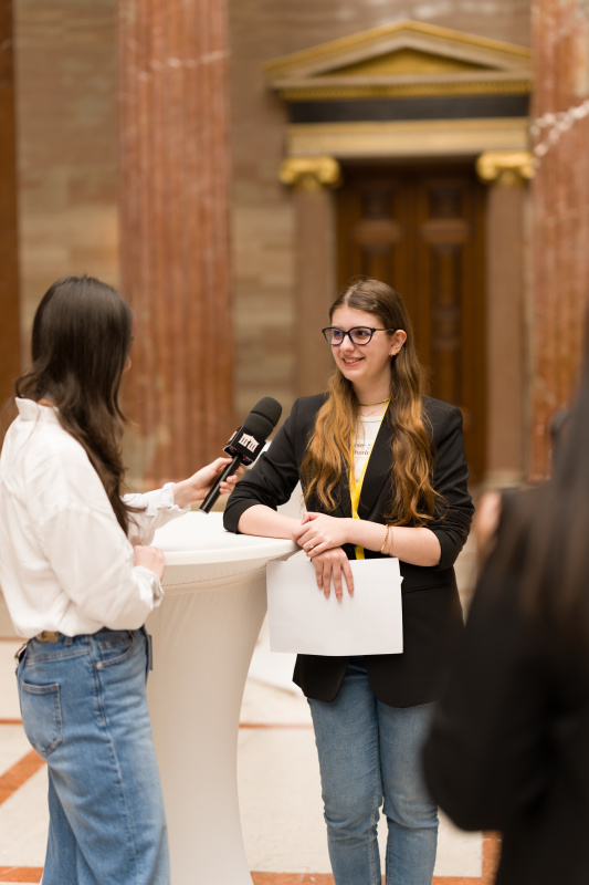 Lehrling-Social-Media-Team bei der Arbeit