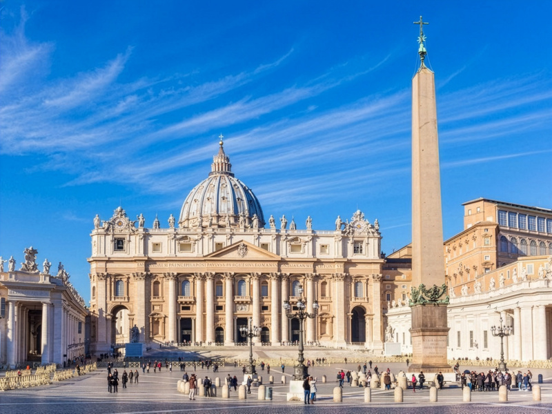St. Peters Square and St. Peters Basilica, Vatican City, UNESCO World Heritage Site, Rome, Lazio, Italy, Europe