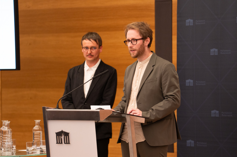 Dankesworte. Jürgen Klatzer und Matthias Winterer (Redaktion Politik FALTER). Preisträger in der Kategorie Menschenrechte