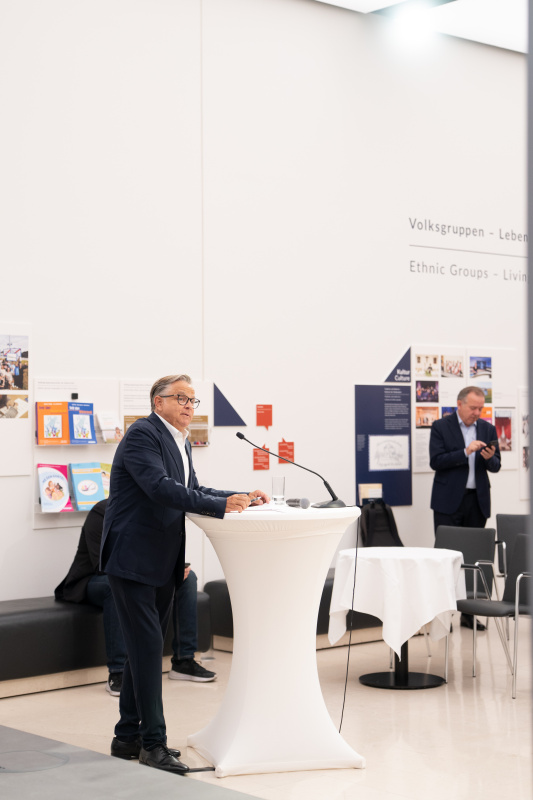 Michael Weber (Sprecher Big Blue Marble) bei der Eröffnung der Pressekonferenz