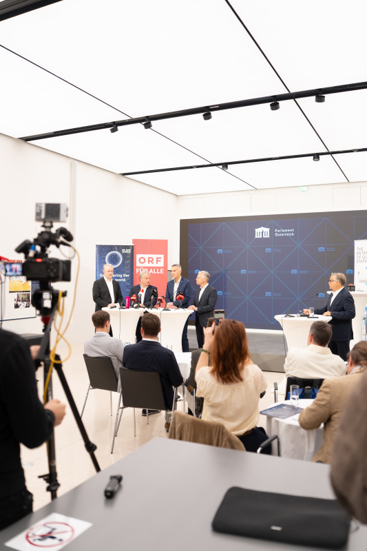 Von links: Rupert Ursin (CEO & Founder von zerothird, Harald Kräuter (Technischer Direktor ORF), Karl-Heinz Grundböck (Sprecher der Parlamentsdirektion), Michael Wagenhofer (CEO Big Blue Marble)