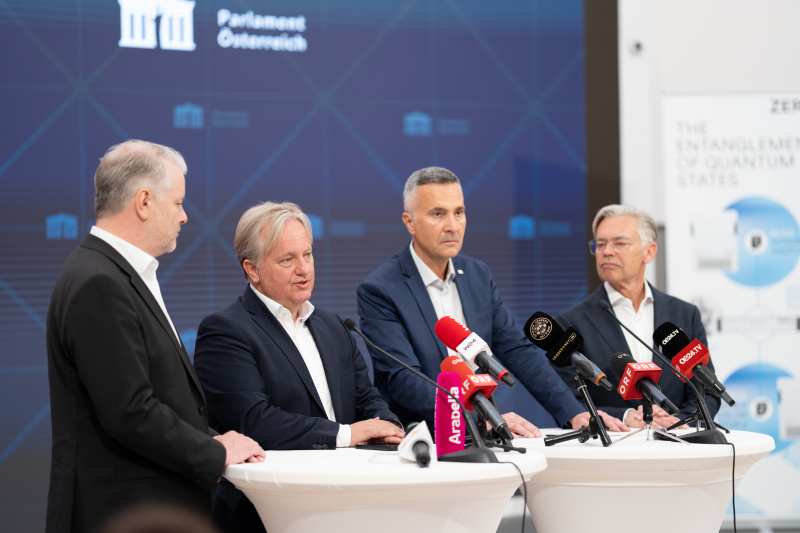 Von links: Rupert Ursin (CEO & Founder von zerothird, Harald Kräuter (Technischer Direktor ORF), Karl-Heinz Grundböck (Sprecher der Parlamentsdirektion), Michael Wagenhofer (CEO Big Blue Marble)