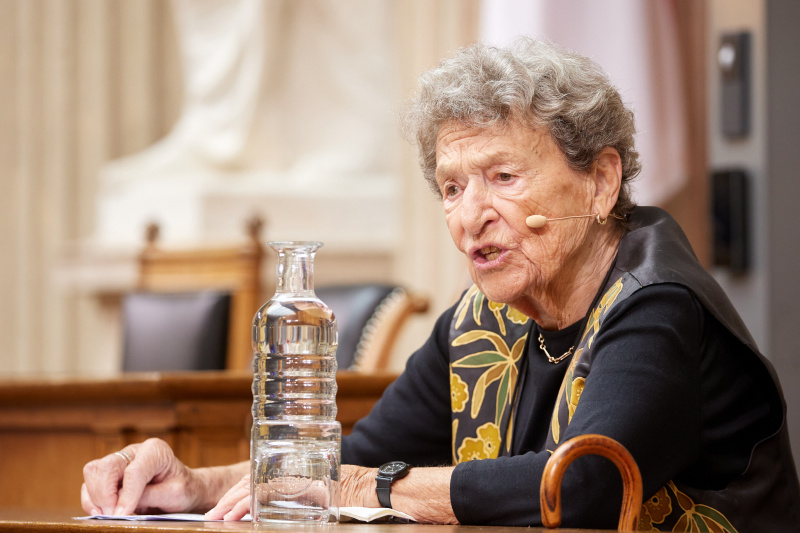 Gedenkrede. Zeitzeugin Hedi Schnabl Argent
