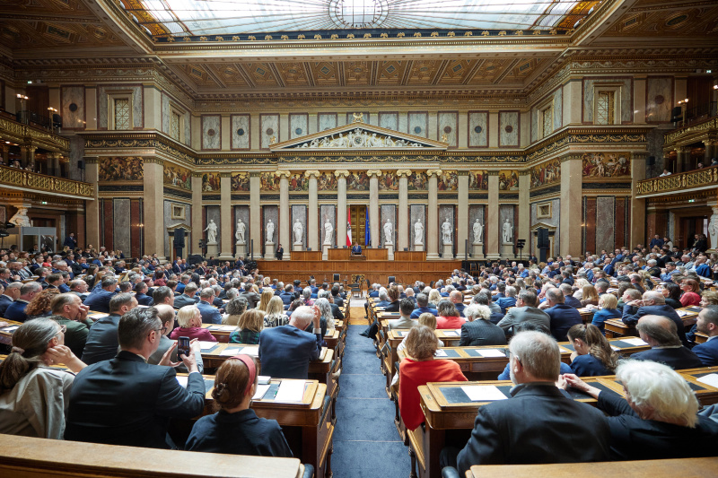 Abschlussworte. Bundesratspräsident Markus Stotter (ÖVP). Blick Richtung Veranstaltungsteilnehmerinnen und -teilnehmer