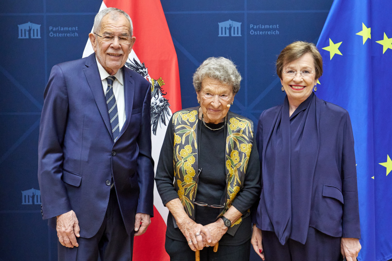 Von links: Bundespräsident Alexander Van der Bellen, Zeitzeugin Hedi Schnabl Argent, Doris Schmidauer