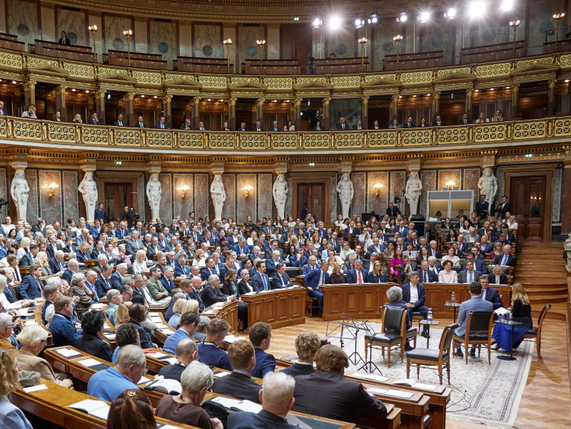 Podiumsgespräch. Blick Richtung Veranstaltungsteilnehmerinnen und -teilnehmer2