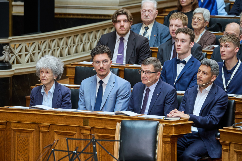 Von links: Gedenkdienerin Brigitte Landesmann - Österreichischer Auslandsdienst, Gedenkdiener und Auslandsdiener des Jahres 2025 Noah Elias Jakovljević - Österreichischer Auslandsdienst, Vizedirektor Staatliches Museum Auschwitz-Birkenau Andrzej Kacorzyk, Ehemaliger Gedenkdiener Gregor Ribarov - Rechnungshof Österreich
