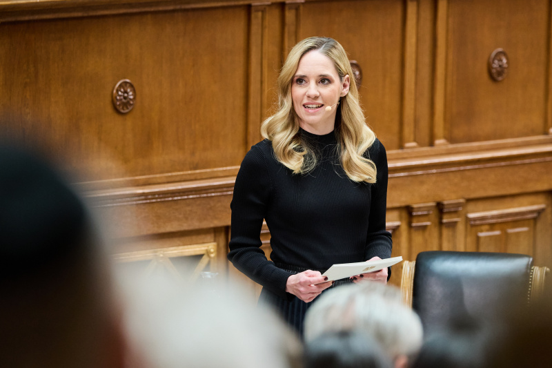 Moderation Journalistin Margit Laufer