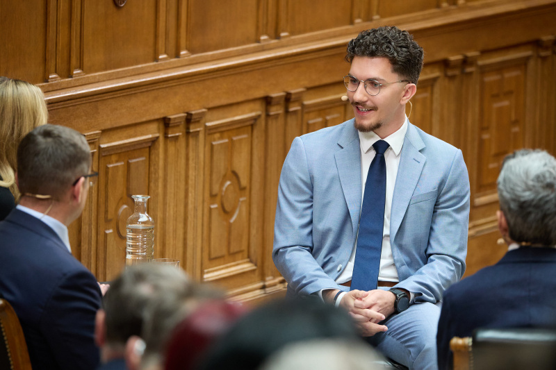 Podiumsgespräch. Gedenkdiener und Auslandsdiener des Jahres 2025 Noah Elias Jakovljević - Österreichischer Auslandsdienst