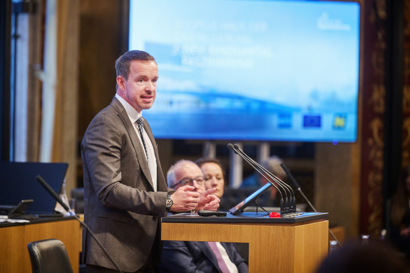 Panel 4: Expertinnen und Experten der Fraktionen. Geschäftsführer ecoplus Lukas Reutterer