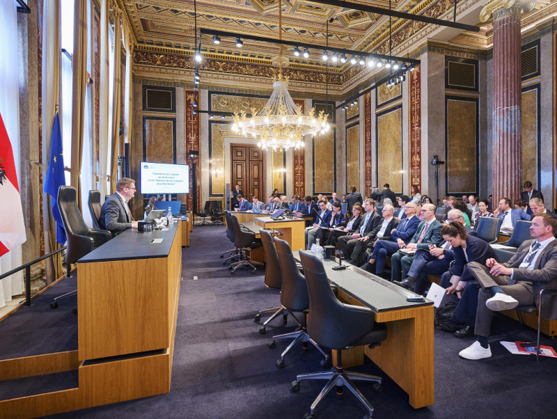 Begrüßung Bundesratspräsident Markus Stotter (ÖVP). Blick Richtung Veranstaltungsteilnehmer:innen