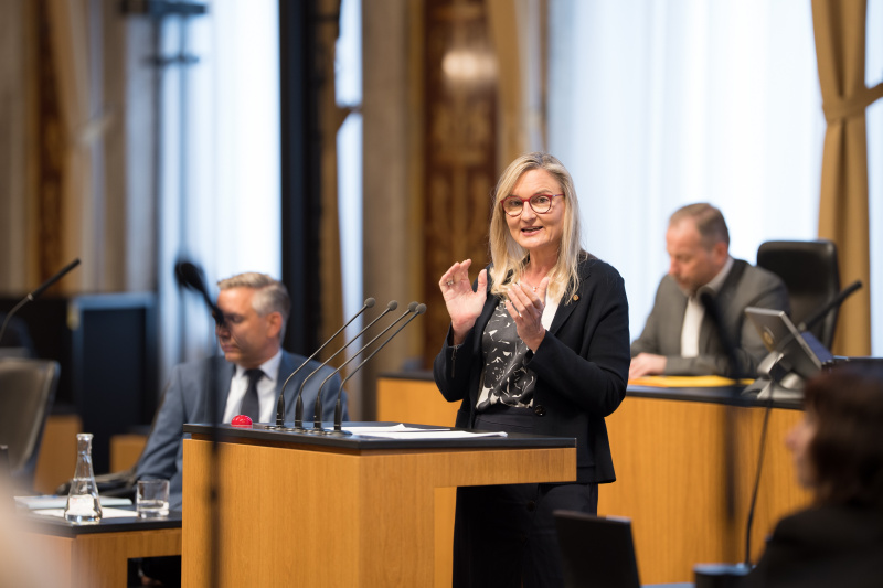 Am Wort Bundesrätin Claudia Hauschildt-Buschberger (GRÜNE)