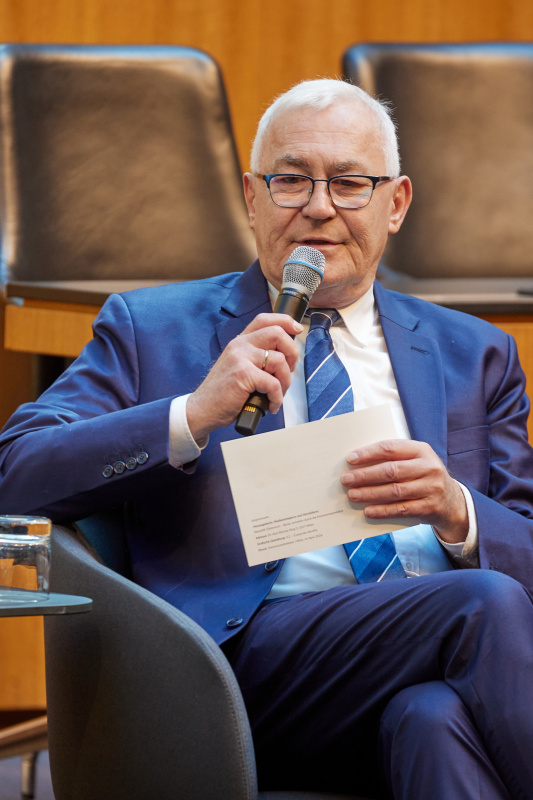Podiumsdiskussion. Nationalratsabgeordneter Martin Graf (FPÖ)