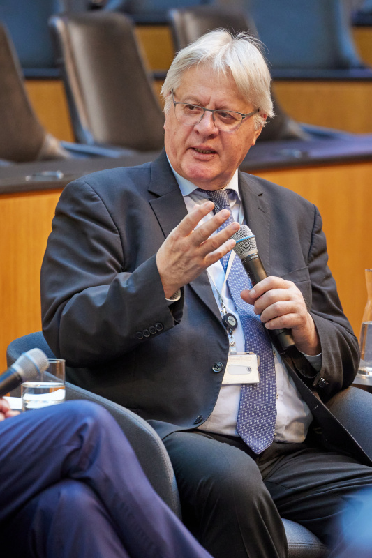Podiumsdiskussion. Bundesrat a. D. Stefan Schennach (SPÖ)