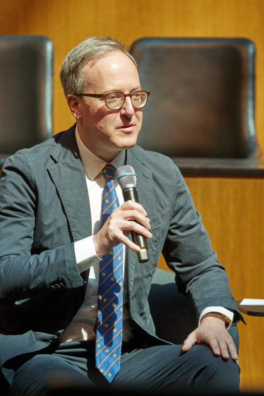 Podiumsdiskussion. Nationalratsabgeordneter Dominik Oberhofer (NEOS)