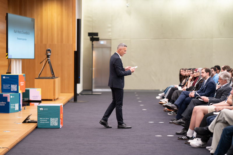 Moderation Parlamentssprecher Karl-Heinz Grundböck