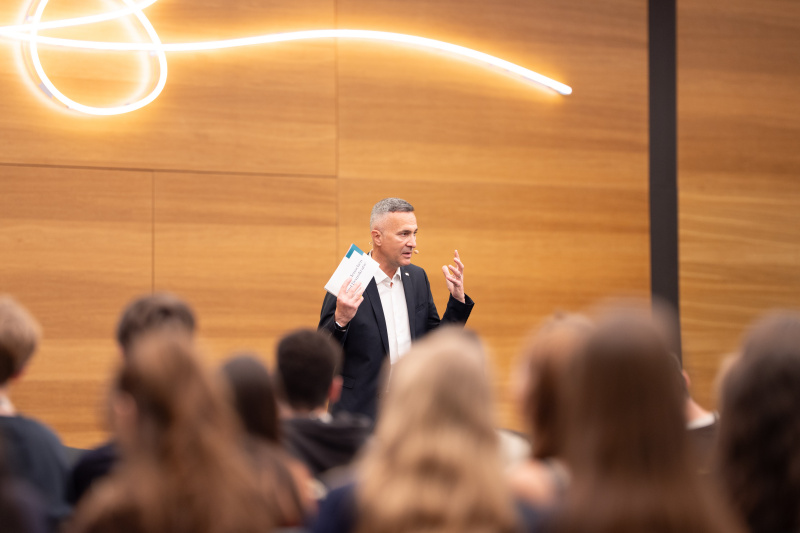 Moderation Parlamentssprecher Karl-Heinz Grundböck