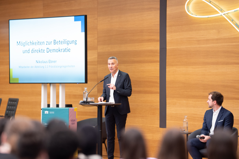 Moderation Parlamentssprecher Karl-Heinz Grundböck