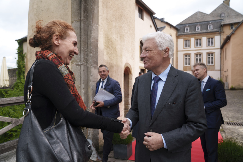 Einholung und Begrüßung. Von links: Botschafterin Angelika Hable - Dienstleiterin EU & Internationales (Parlamentsdirektion), Präsident der Luxemburgischen Abgeordnetenkammer Claude Wiseler
