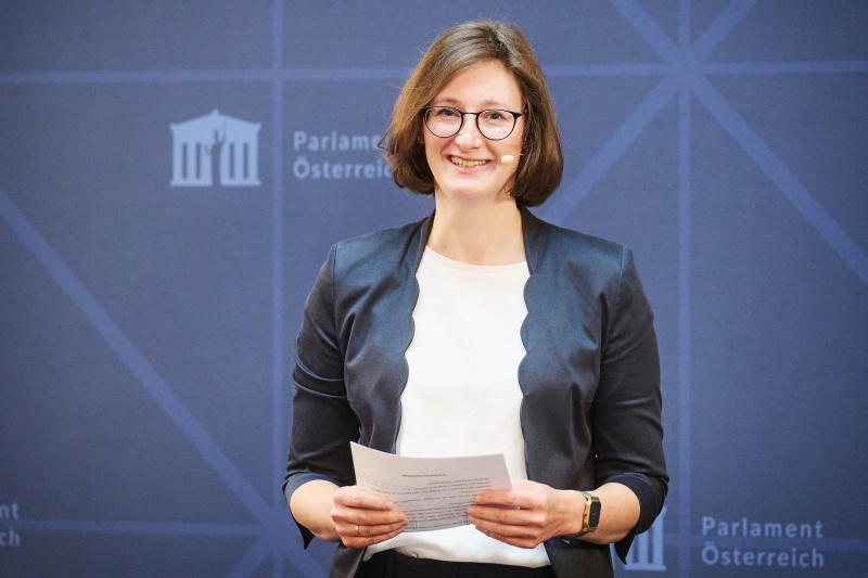 Moderation. Angelika Watzl