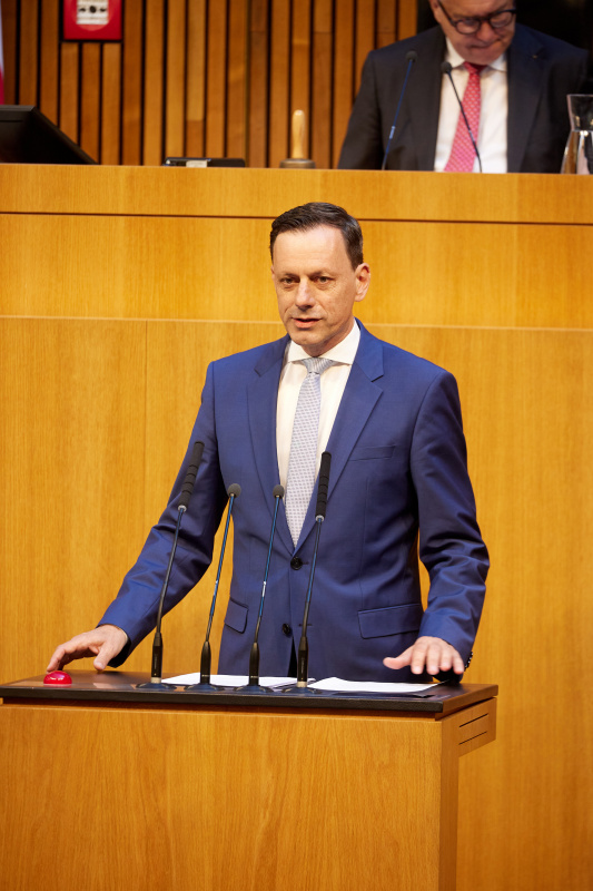 Am Rednerpult: Klubobmann Ernst Gödl (ÖVP)