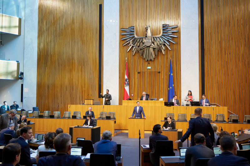 Am Rednerpult: Klubobmann Ernst Gödl (ÖVP)