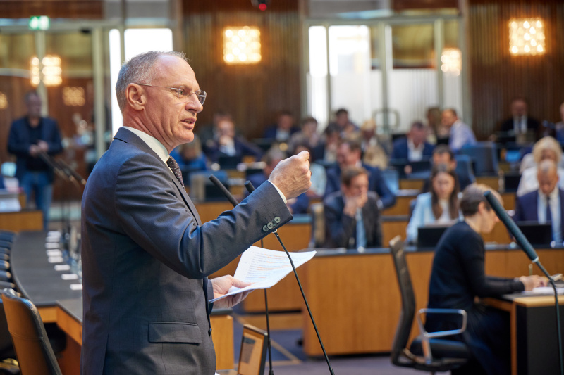 Regierungsbank. Stellungnahme Innenminister Gerhard Karner (ÖVP)