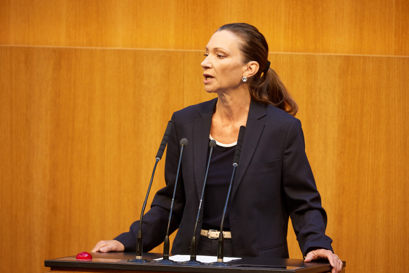 Am Rednerinnenpult: Nationalratsabgeordnete Susanne Fürst (FPÖ)