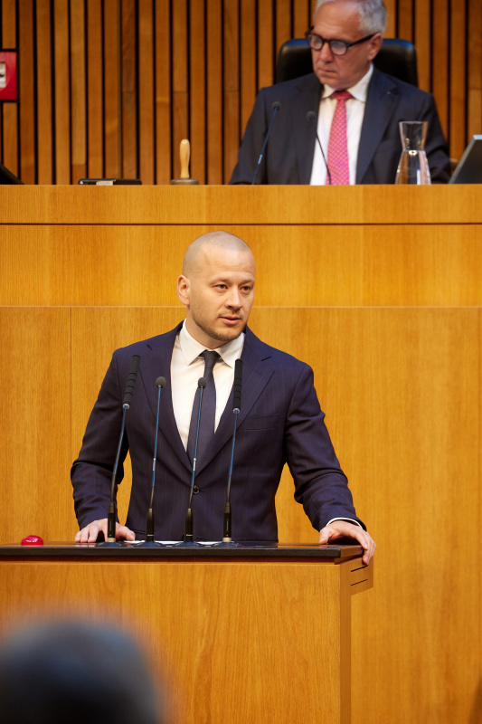 Am Rednerpult: Nationalratsabgeordneter Maximilian Köllner (SPÖ)