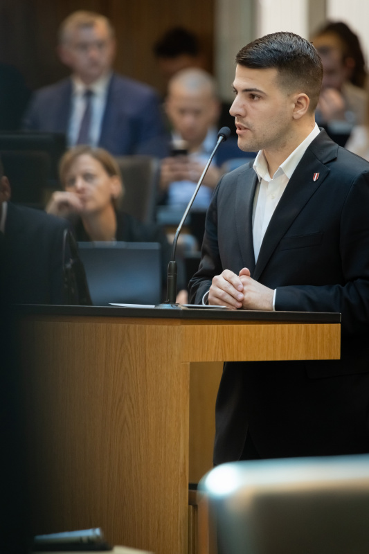 Am Rednerpult: Nationalratsabgeordneter Manuel Litzke (FPÖ)