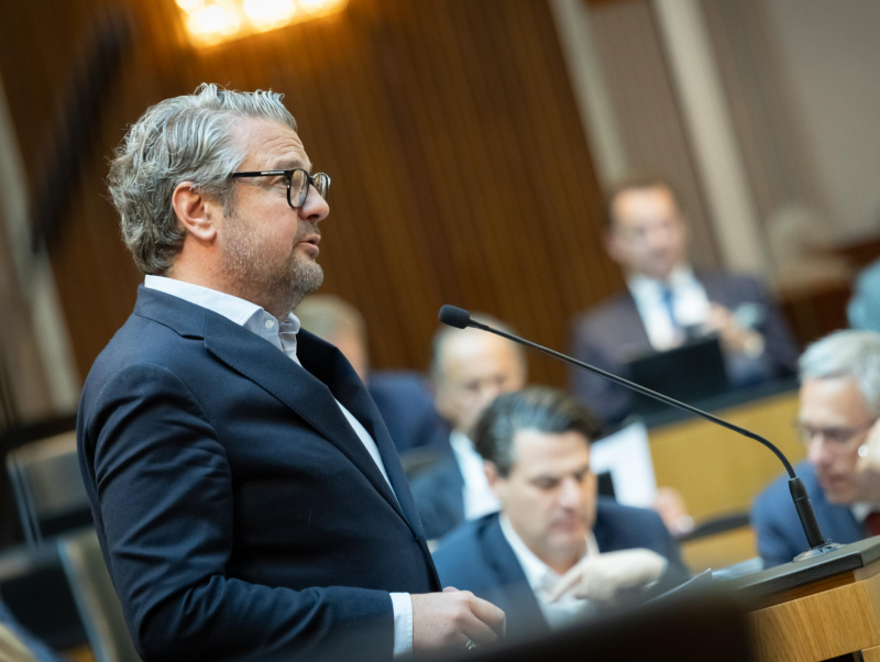Am Rednerpult: Nationalratsabgeordneter Wendelin Mölzer (FPÖ)