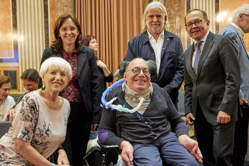 Von links: Bundesministerin a.D. Maria Rauch-Kallat, Helene Daxecker-Okon Lektorin Tyrolia Verlag, Abgeordneter zum Nationalrat a.D. Franz-Joseph Huainigg, Heinz Janisch Autor, Zweiter Nationalratspräsident Peter Haubner (ÖVP)