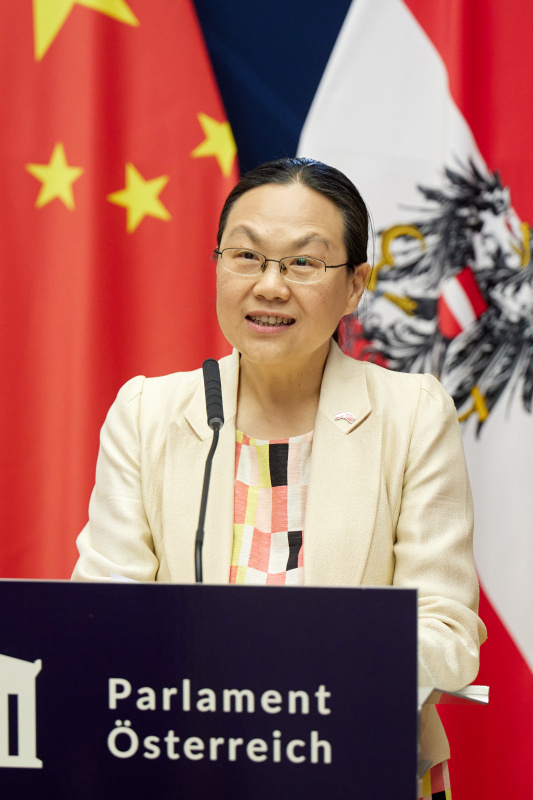 Grußworte. Botschafterin der Volksrepublik China in Österreich Mei Qi