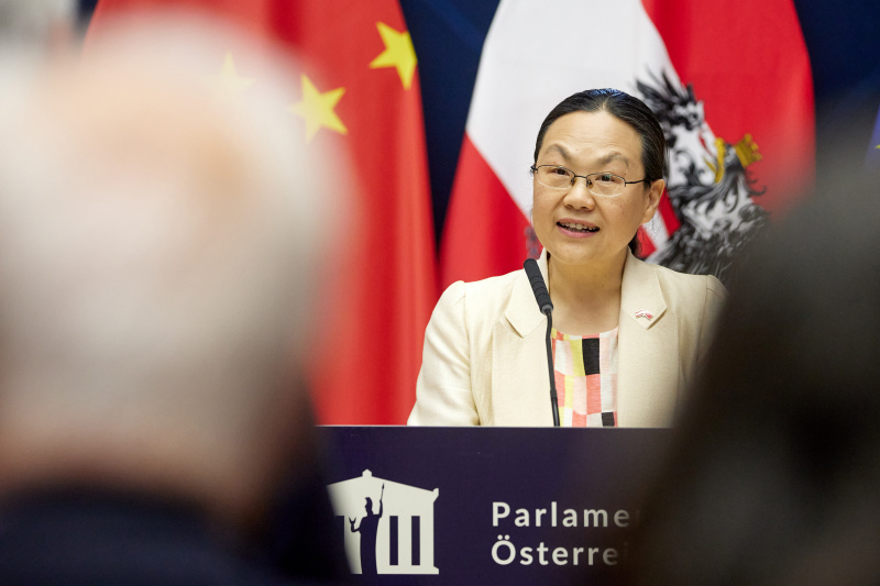 Grußworte. Botschafterin der Volksrepublik China in Österreich Mei Qi