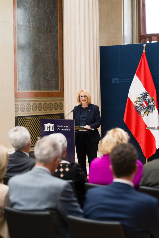 Begrüßung. Dritte Nationalratspräsidentin Doris Bures (SPÖ)