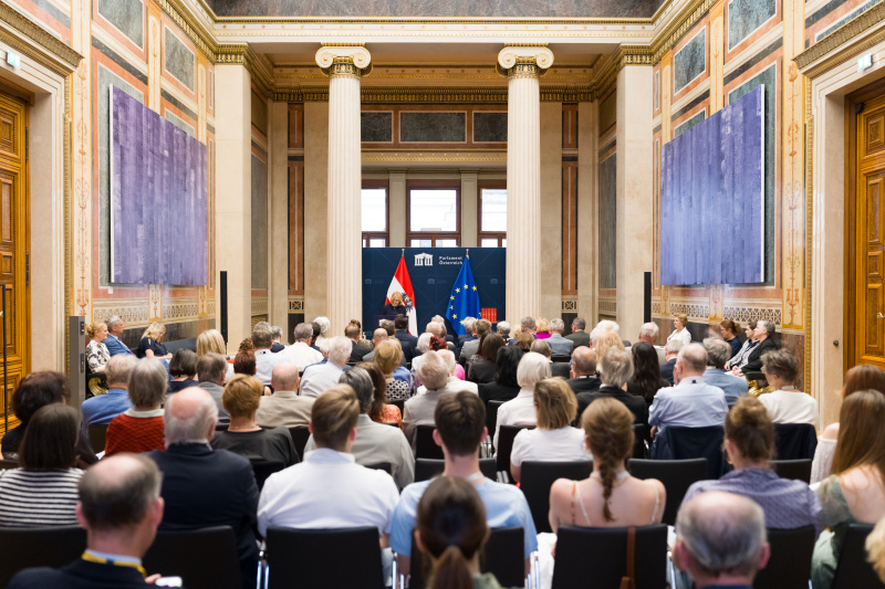 Begrüßung. Dritte Nationalratspräsidentin Doris Bures (SPÖ)