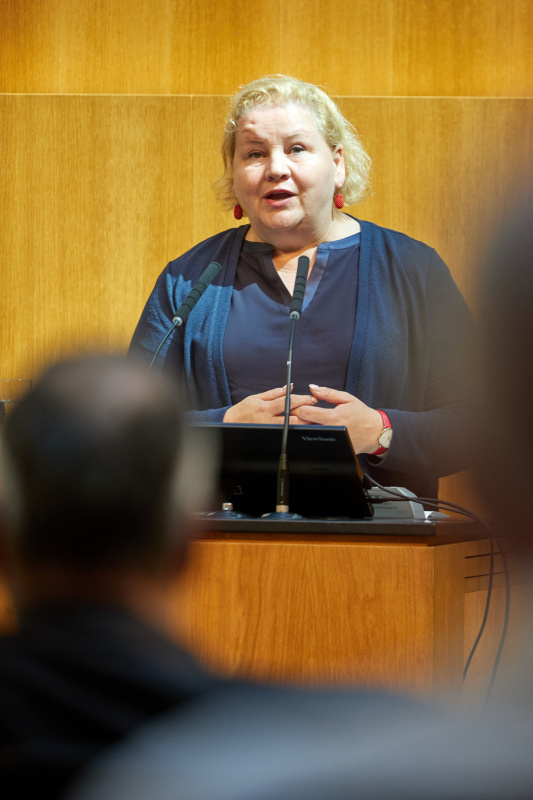 Grußworte. Sozialministerin Korinna Schumann (SPÖ)