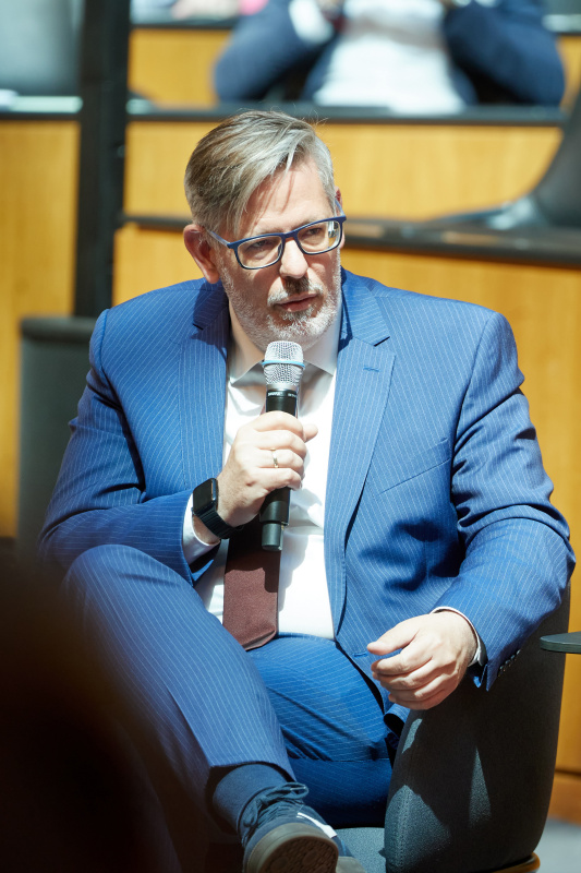 Podiumsdiskussion. Nationalratsabgeordneter Ralph Schallmeiner (GRÜNE)