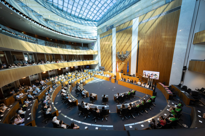 Blick Richtung Veranstaltungsteilnehmerinnen und Veranstaltungsteilnehmer