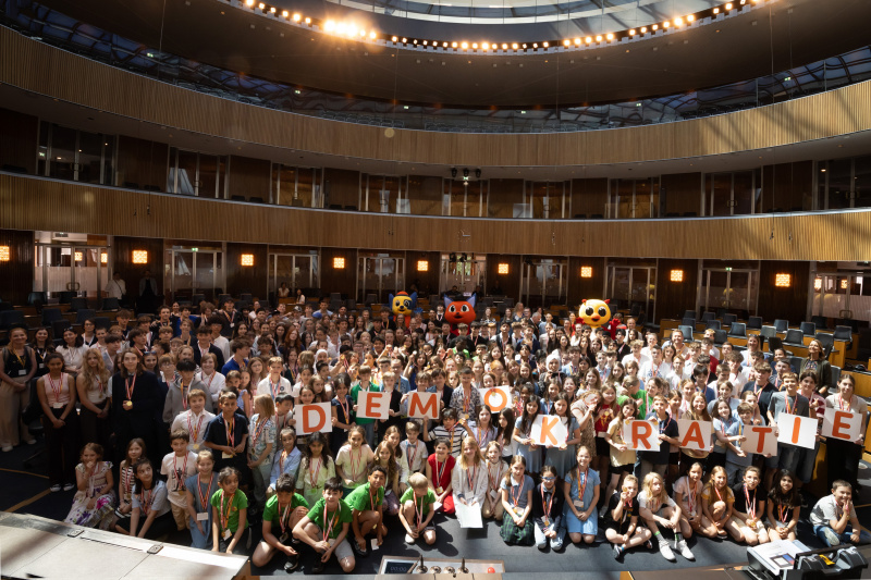 Gruppenfoto mit allen Teilnehmerinnen und Teilnehmern