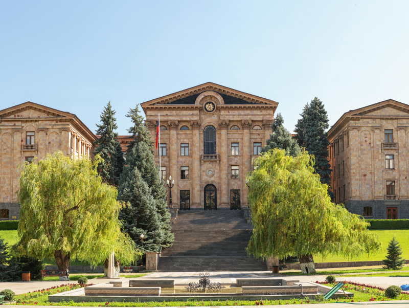 Außenaufnahme des Armenischen Parlamentsgebäudes
