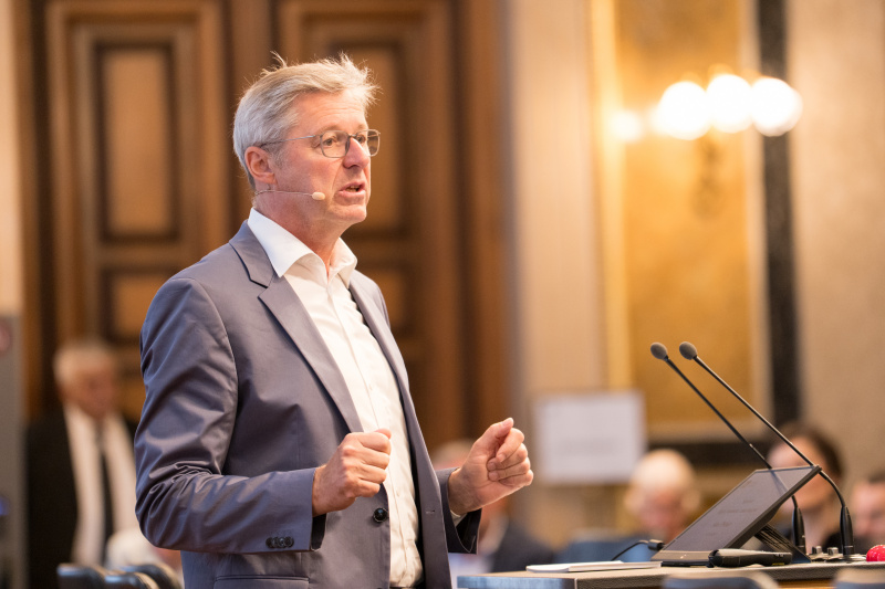 Moderation. Franz Zeller (Ressortleiter Wissenschaft und Innovation, ORF)